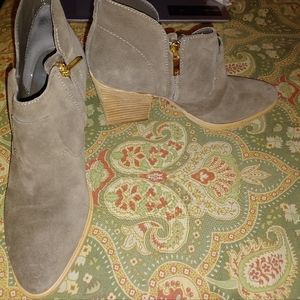 Marc Fisher 8 taupe leather ankle boots booties heels shoes